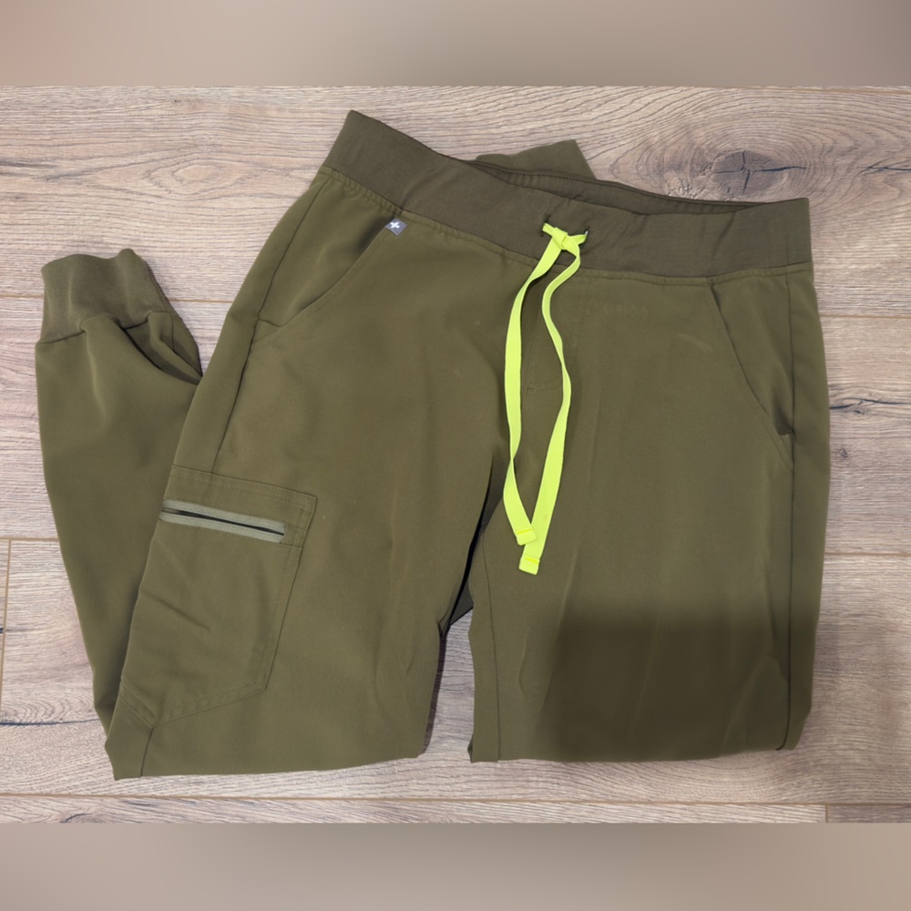 🩺 FIGS Zamora Regular Rise Jogger Scrub Pants — Martini Olive